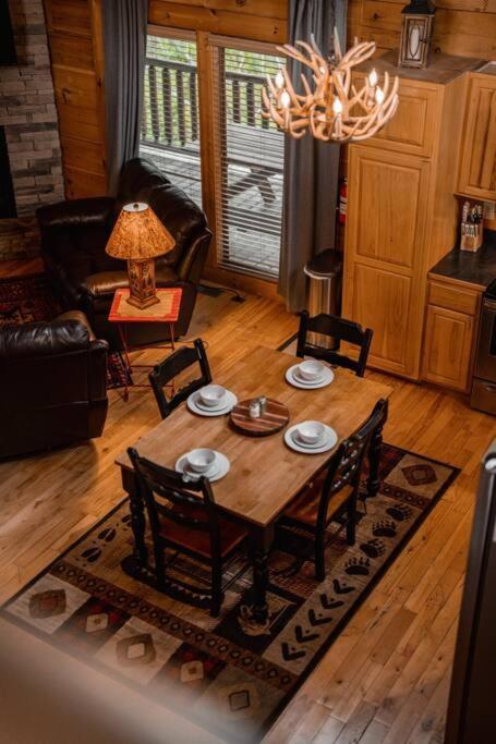 2-Bedroom Cabin With 2 Master Suites, Loft, Half-Bath And Hot Tub In A Serene Resort Setting سيفيرفيل المظهر الخارجي الصورة