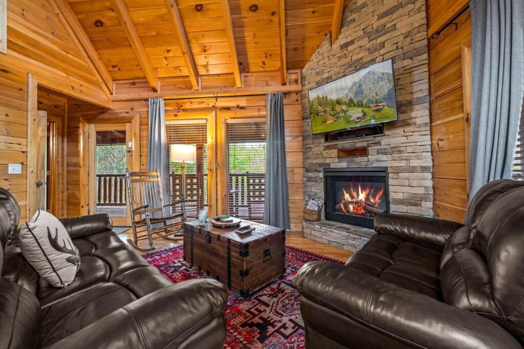 2-Bedroom Cabin With 2 Master Suites, Loft, Half-Bath And Hot Tub In A Serene Resort Setting سيفيرفيل المظهر الخارجي الصورة